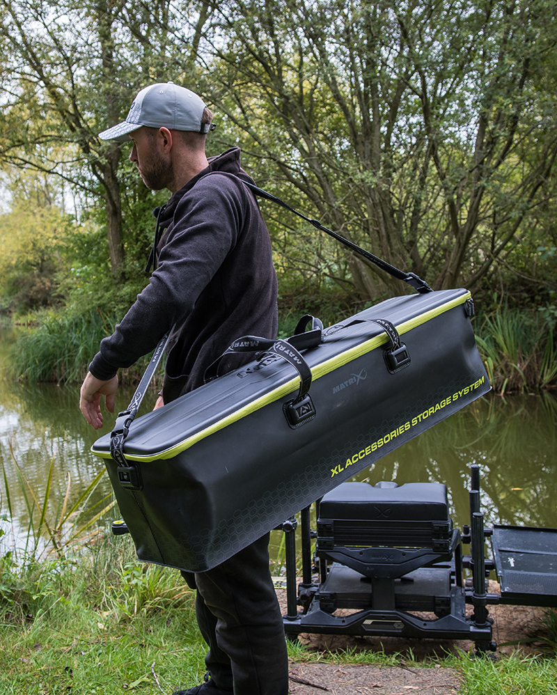 glu185_xl-accessories-eva-storage-bag_in-use-20jpg