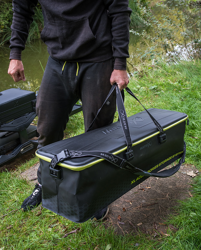 glu185_xl-accessories-eva-storage-bag_in-use-23jpg