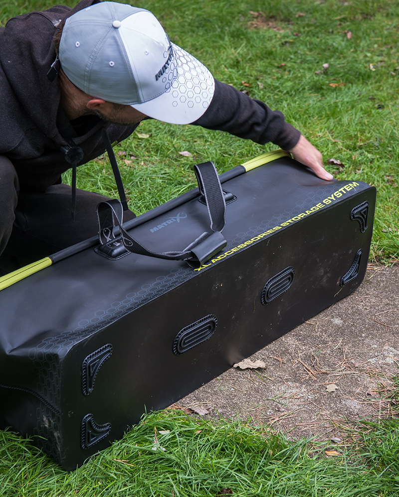 glu185_xl-accessories-eva-storage-bag_in-use-27jpg