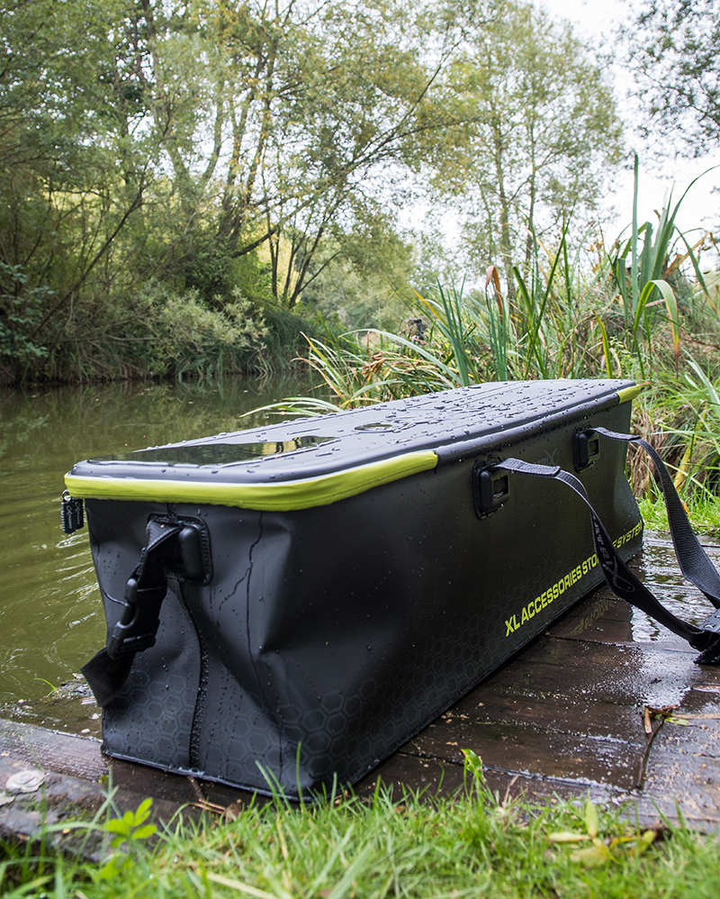 glu185_xl-accessories-eva-storage-bag_in-use-35jpg