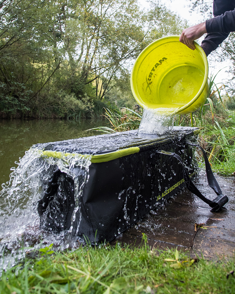 glu185_xl-accessories-eva-storage-bag_in-use-36jpg