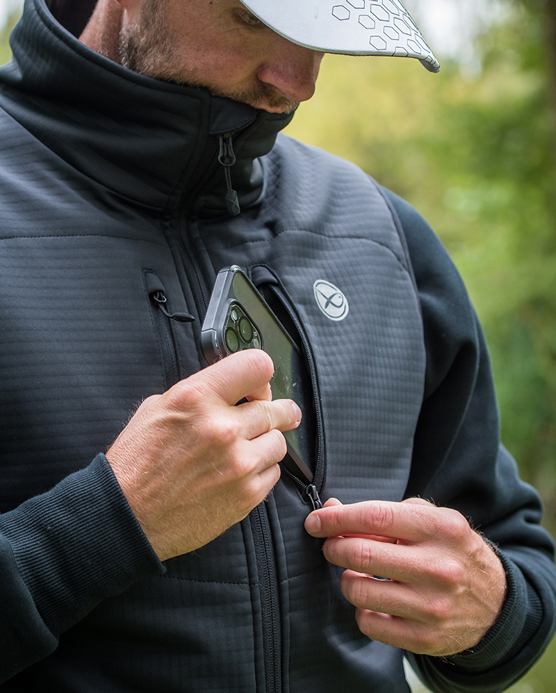 gpr469-474_therma-foil-gilet_in-use-16jpg