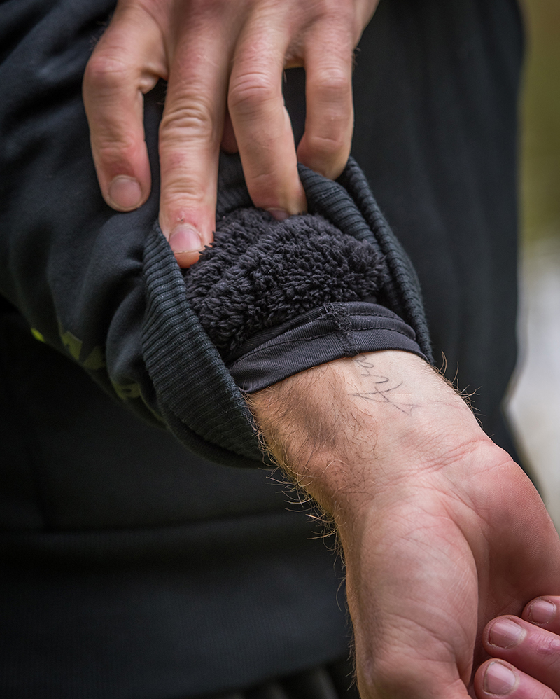 gpr463-468_sherpa-sweater_in-use-8jpg