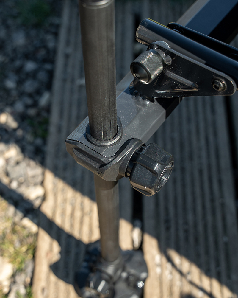 gbc006_s25-pro-accessory-chair_in-use-13jpg