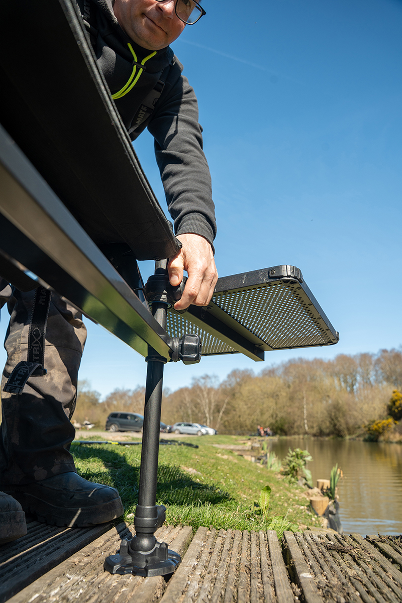 gbc006_s25-pro-accessory-chair_in-use-19jpg