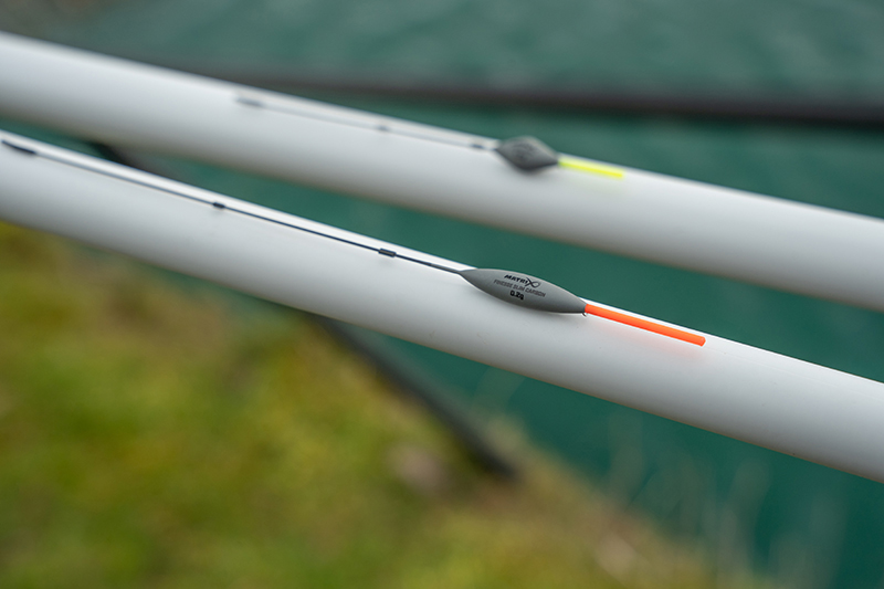 gft052-056_finesse-slim-carbon-pole-floats_in-use-1jpg