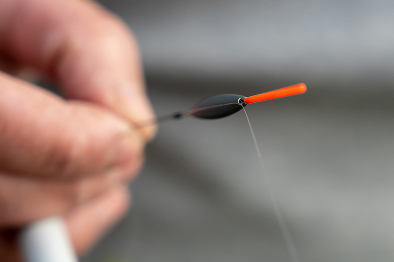 gft052-056_finesse-slim-carbon-pole-floats_in-use-2jpg