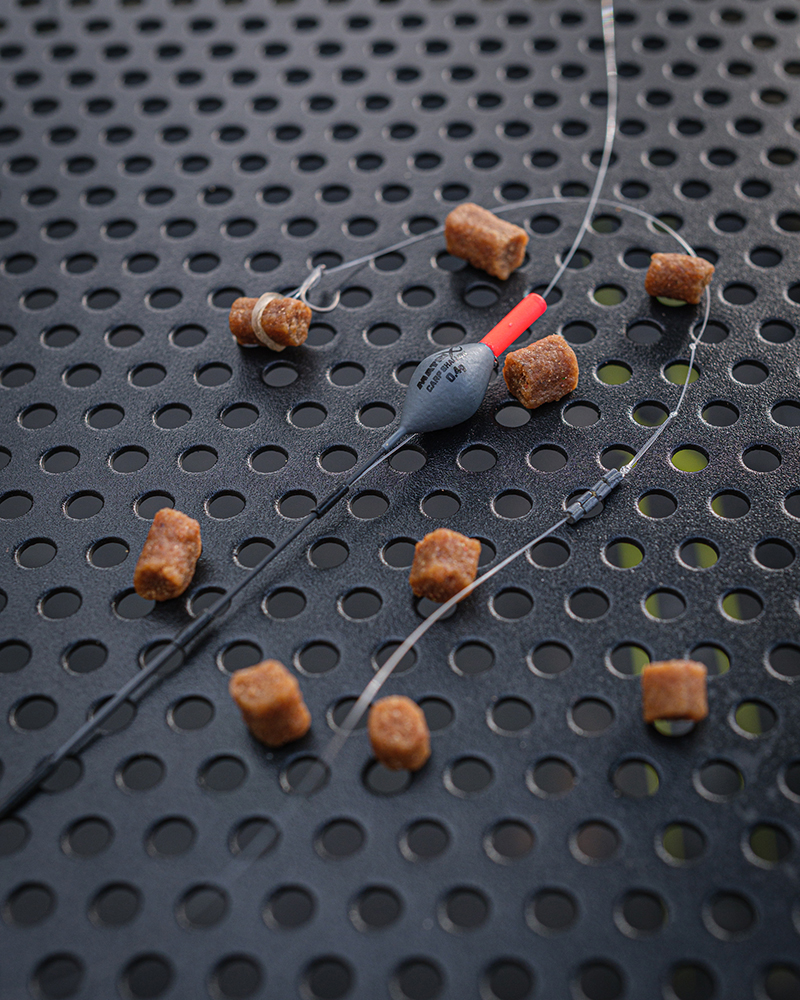 gft104-107_carp-shallow-carbon-pole-float_in-use-6jpg