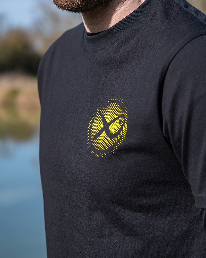 gpr475-480_large-fade-tshirt-black-lime_in-use-4jpg