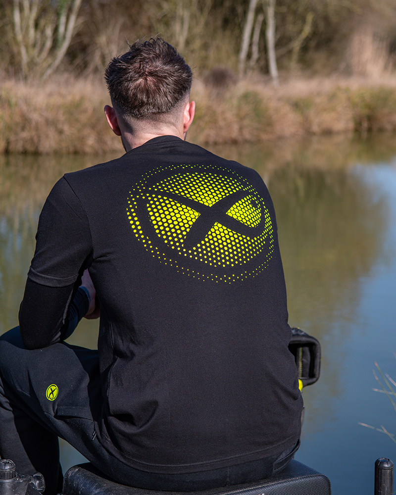 gpr475-480_large-fade-tshirt-black-lime_in-use-13jpg