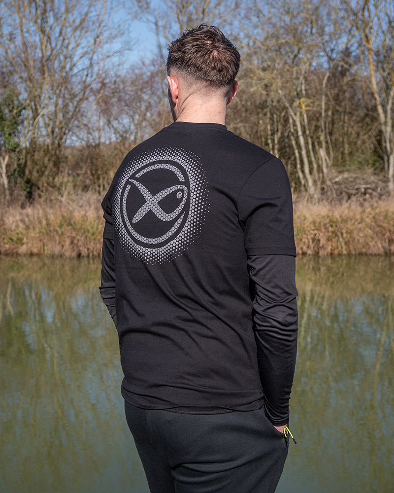 gpr481-486_large-fade-tshirt-black-grey_in-use-11jpg