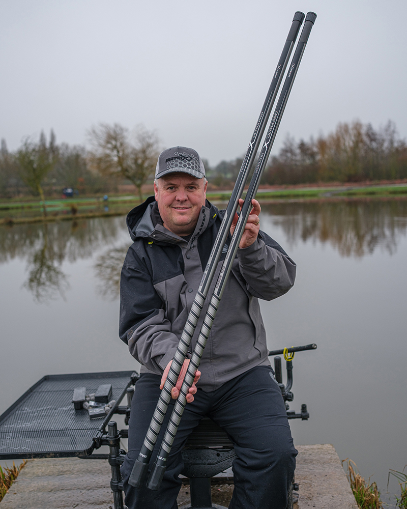 gln090-091_horizon-ultra-pro-landing-net-handle_in-use-16jpg