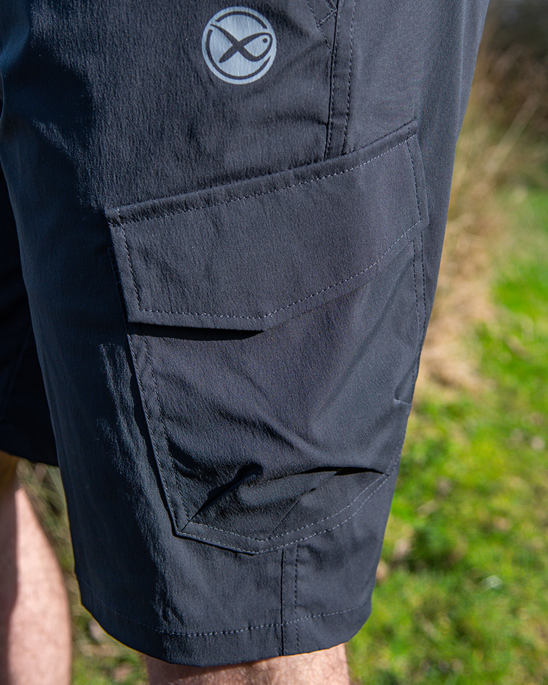 gpr499-504_lw-cargo-shorts_in-use-12jpg