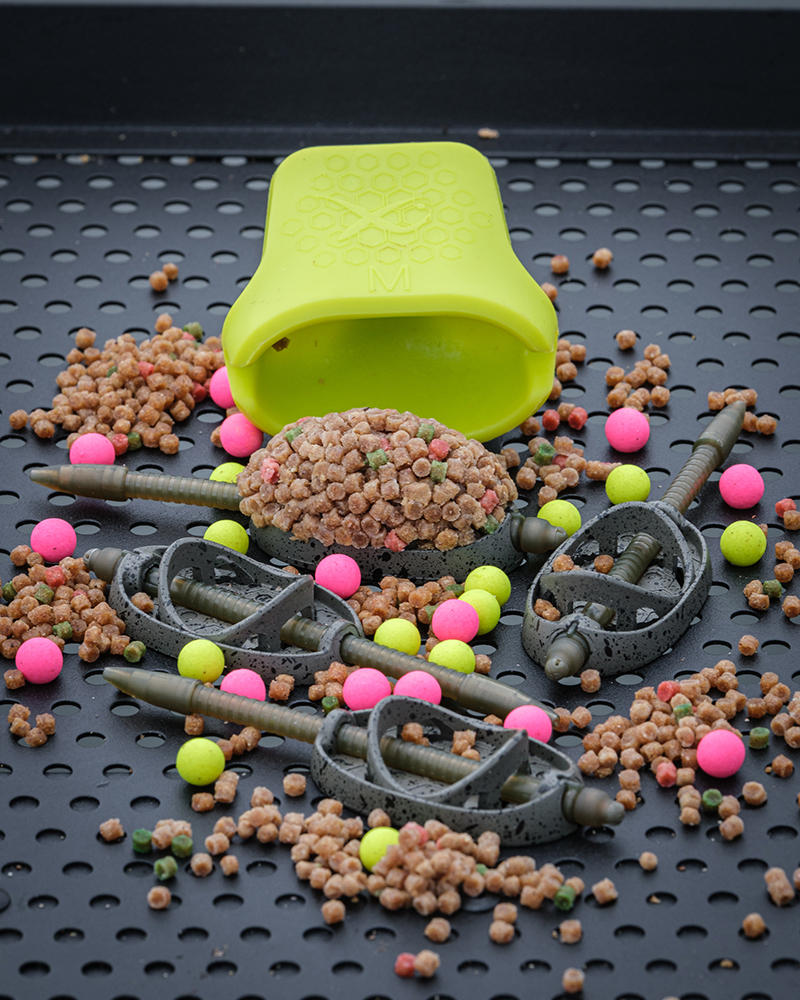 gfr330-344_method-feeders_in-use-43jpg