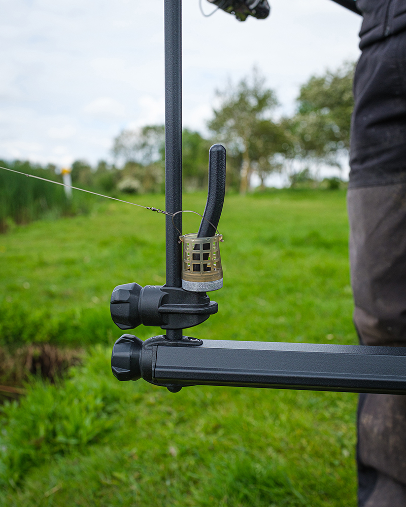 gro011_roostdistancesticks-09_inusejpg