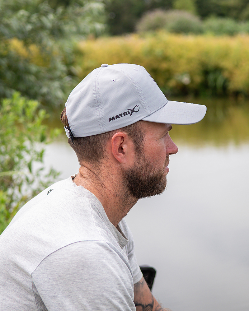 ghh016_largeprintcaplightgrey-02_lifestylejpg