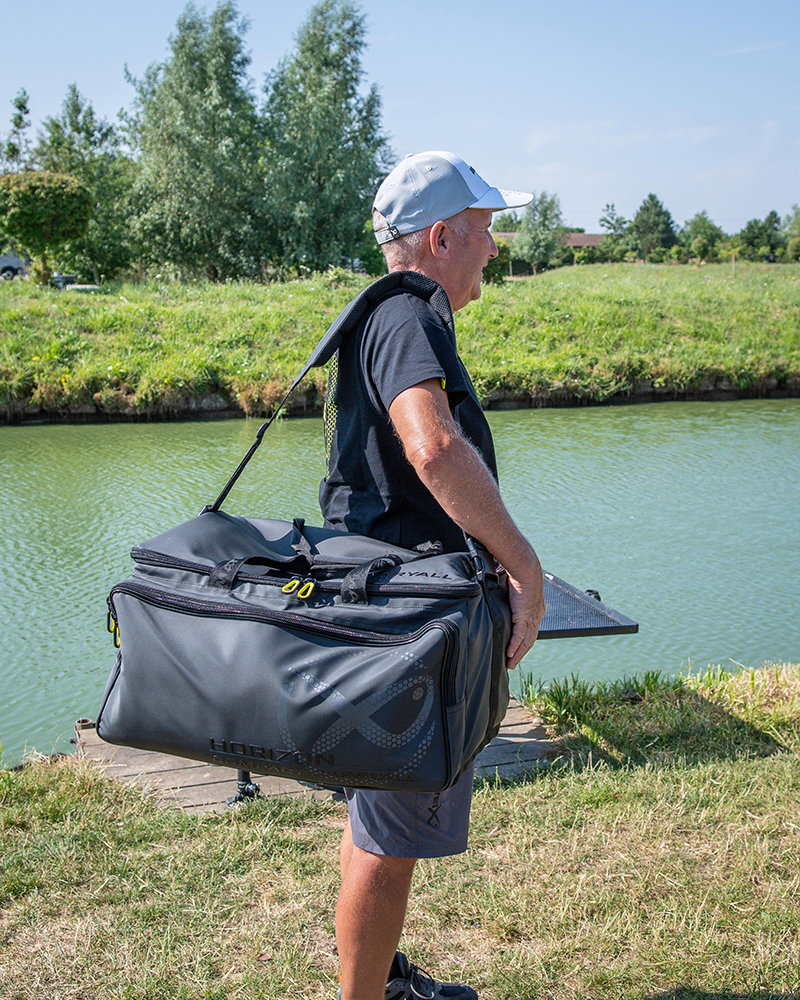 glu189_horizonprocompactcarryall-02_lifestylejpg