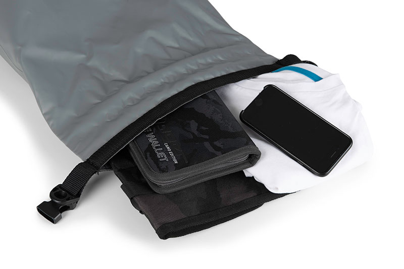 nlu105_rage_voyager_dry_bag_15l_in_usejpg