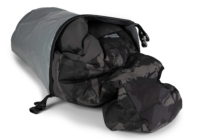 nlu107_rage_voyager_dry_bag_45l_in_usejpg