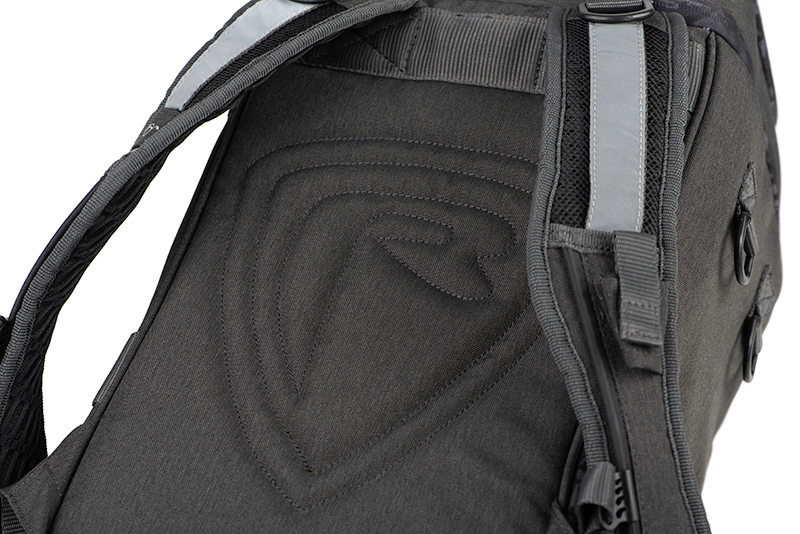 nlu116_rage_street_fighter_rucksack_padded_logo_detailjpg