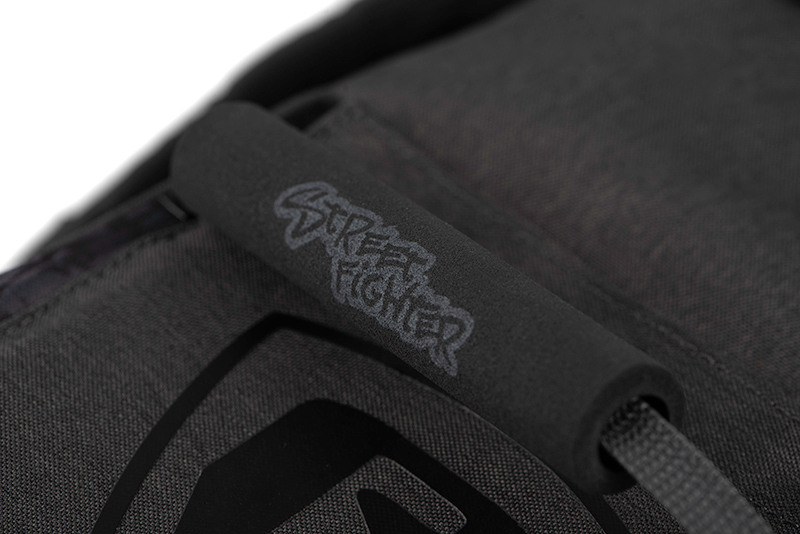 nlu116_rage_street_fighter_rucksack_side_zip_puller_detailjpg