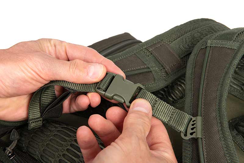 flu007_rage_predator_rucksack_chest_clipjpg