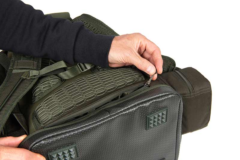 flu007_rage_predator_rucksack_rain_cover_pocket_1jpg