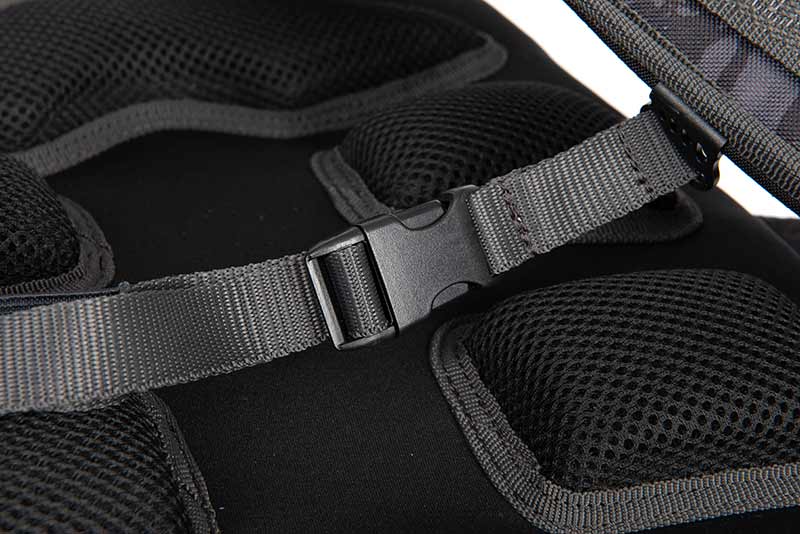 nlu153_rage_camo_voyager_rucksack_chest_clipjpg