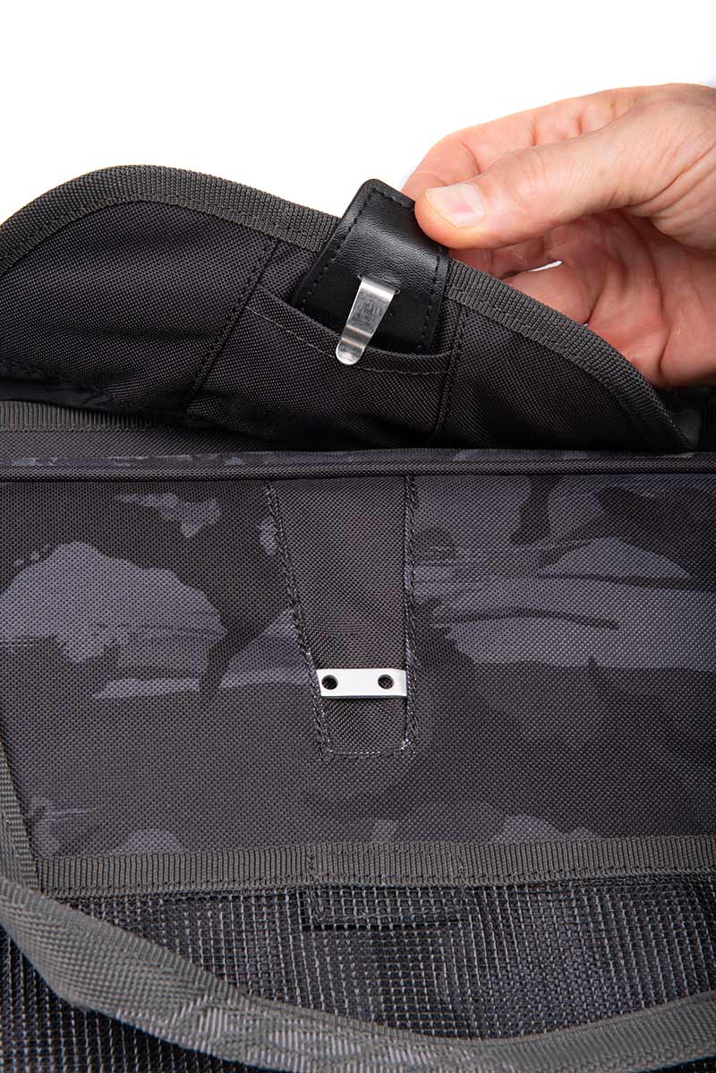 nlu154_rage_voyager_moulded_xl_carryall_clip_2jpg