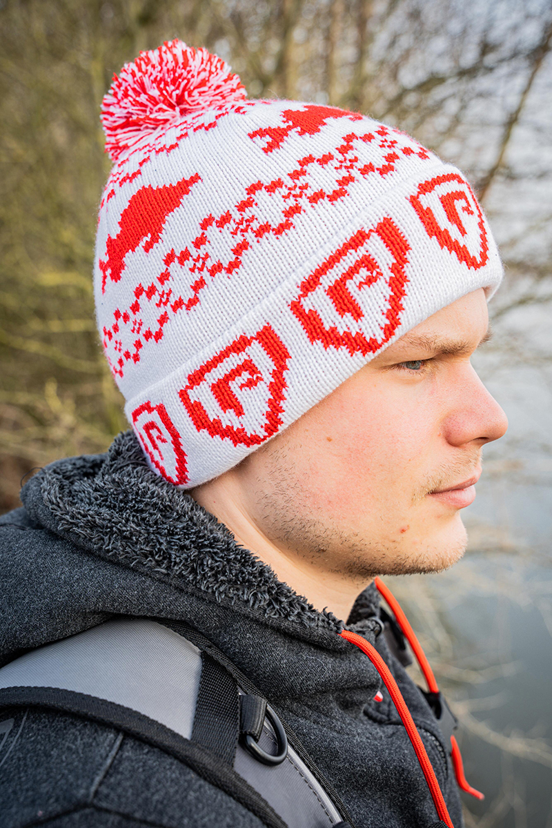 nhh026_christmasbobble-02_lifestylejpg