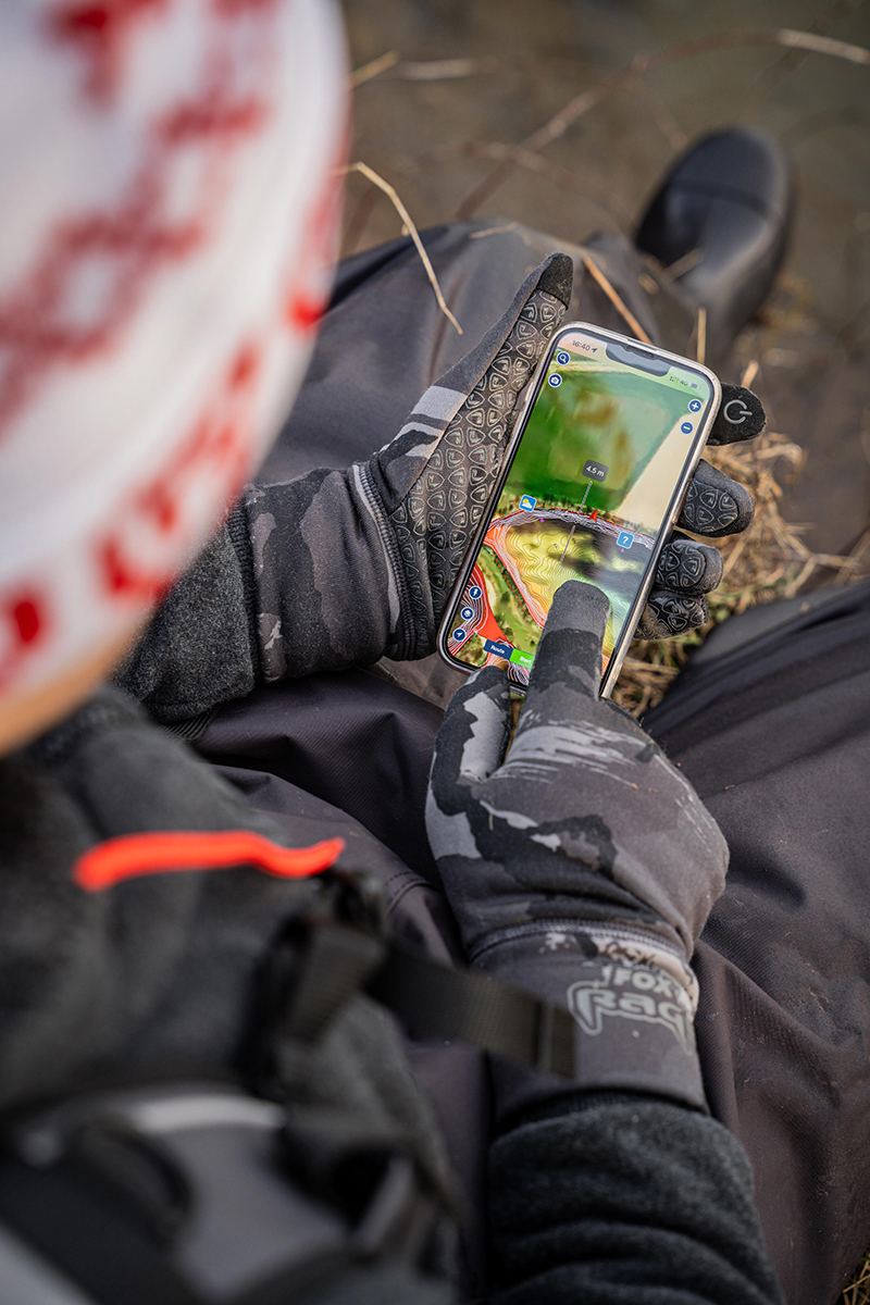 npr694-696_camogloves-009_inusejpg