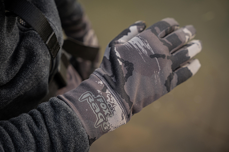 npr694-696_camogloves-005_inusejpg