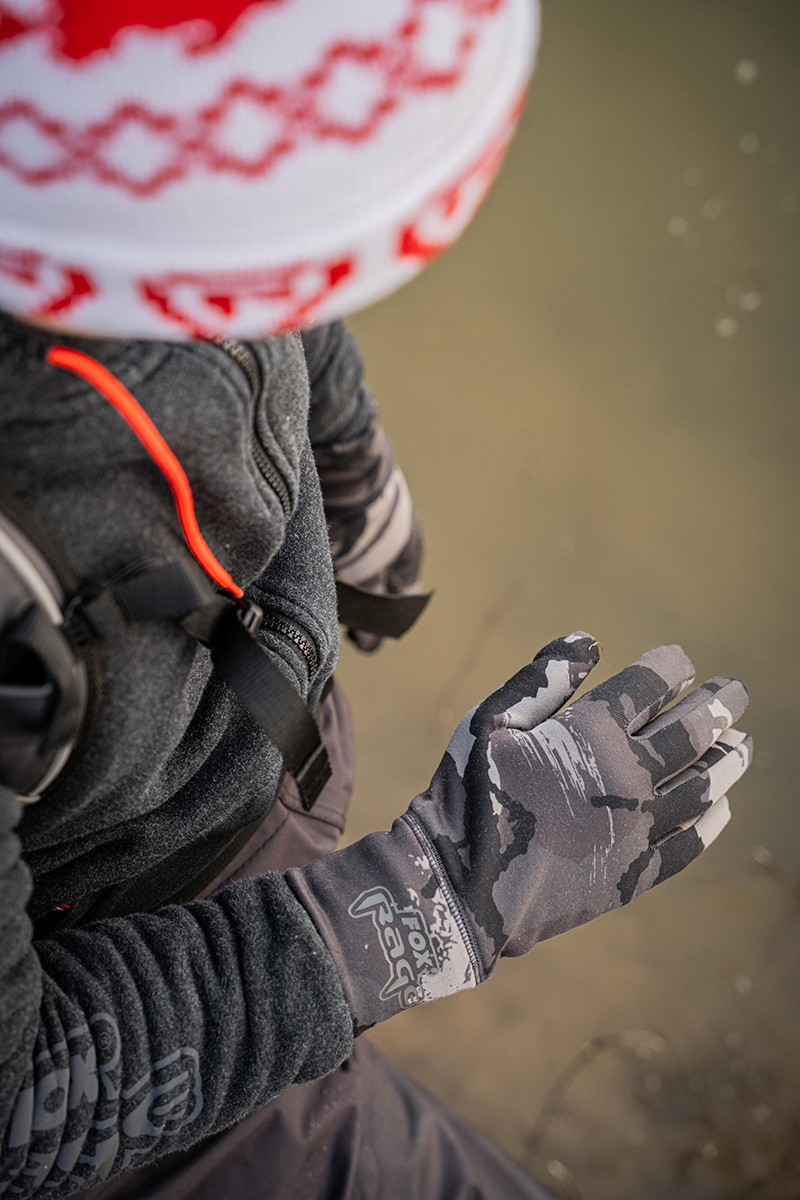 npr694-696_camogloves-007_inusejpg